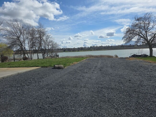 811 Sycamore Ln in Moses Lake, WA - Building Photo - Building Photo