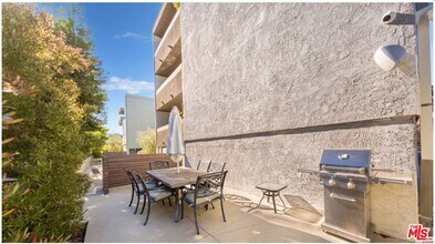 5260 Bellingham Ave in Los Angeles, CA - Building Photo - Building Photo