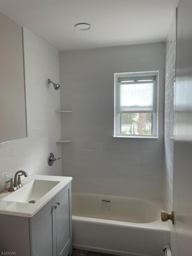 185 Watsessing Ave in Bloomfield, NJ - Building Photo - Building Photo