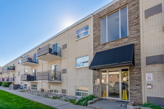 Devine Street Apartments in Sarnia, ON - Building Photo - Building Photo