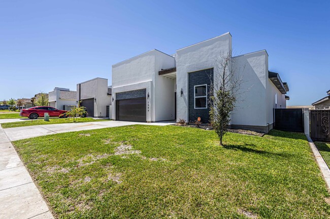 1506 Ocaso Dr in Laredo, TX - Building Photo - Building Photo