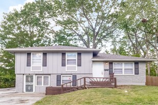 13624 Spring St in Grandview, MO - Building Photo