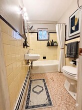 6007 N Camac St, Unit 2 in Philadelphia, PA - Foto de edificio - Building Photo