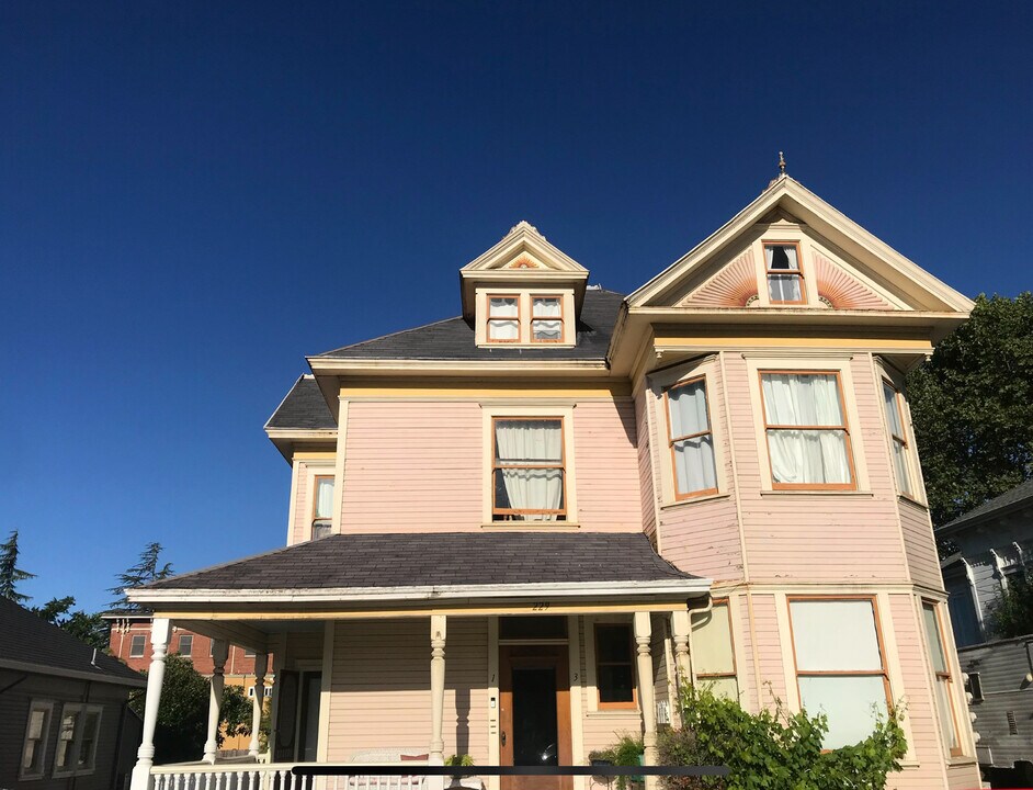 229 Keokuk St, Unit 4 in Petaluma, CA - Building Photo