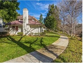 6828 Poppyview Dr in Oak Park, CA - Building Photo - Building Photo