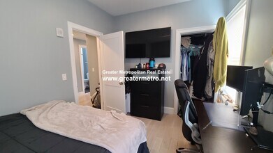 21 Winfield St, Unit 3 in Boston, MA - Foto de edificio - Building Photo