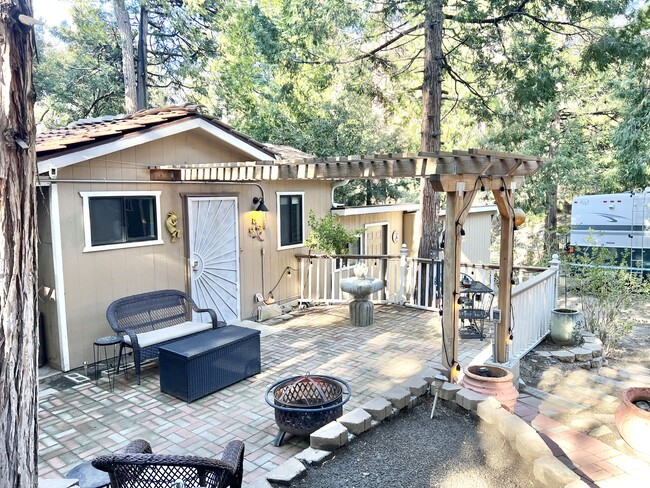 25255 Nestwa Trl, Unit Studio Casita in Idyllwild, CA - Foto de edificio - Building Photo