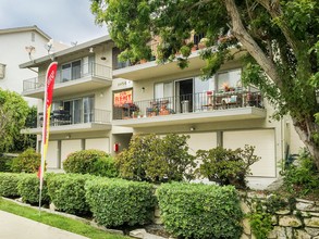 2406 Palos Verdes Dr W in Palos Verdes Peninsula, CA - Foto de edificio - Building Photo