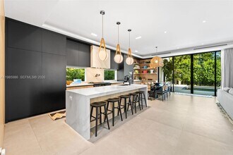 8625 NE 10th Ave in Miami, FL - Building Photo - Building Photo