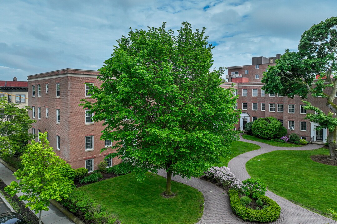 40 Browne St in Brookline, MA - Building Photo