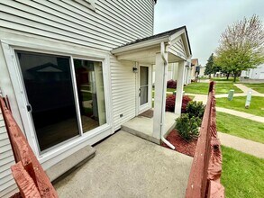 42484 Saratoga Rd in Canton Township, MI - Building Photo - Building Photo