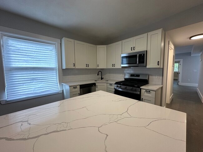 116 Marginal St, Unit #1 in Boston, MA - Foto de edificio - Building Photo