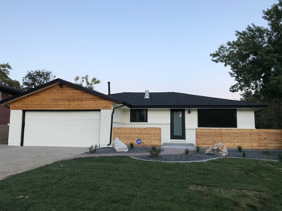 3360 ward road in Wheat Ridge, CO - Building Photo