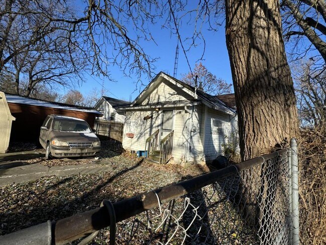 property at 2522 Woodrow Ave