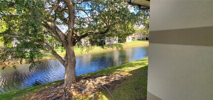 9945 Nob Hill Pl in Sunrise, FL - Foto de edificio - Building Photo