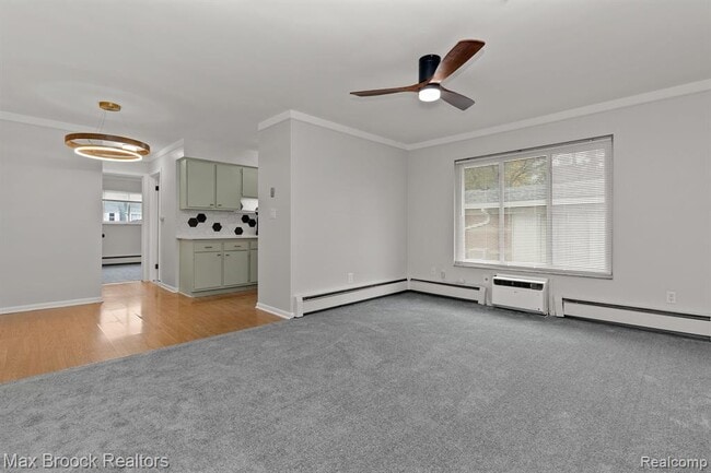 15249 E 9 Mile Rd in Eastpointe, MI - Building Photo - Building Photo