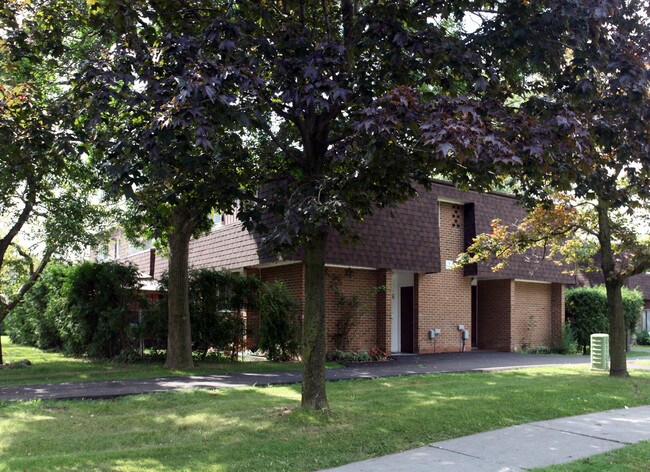 18 Litchfield Ct in Toronto, ON - Building Photo - Building Photo