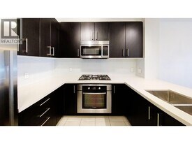 3163 Riverwalk Ave in Vancouver, BC - Building Photo