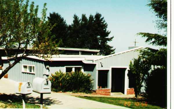 2525-2535 Rancho Rd in El Sobrante, CA - Foto de edificio - Building Photo