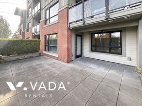 7058 14th Ave in Burnaby, BC - Building Photo - Building Photo