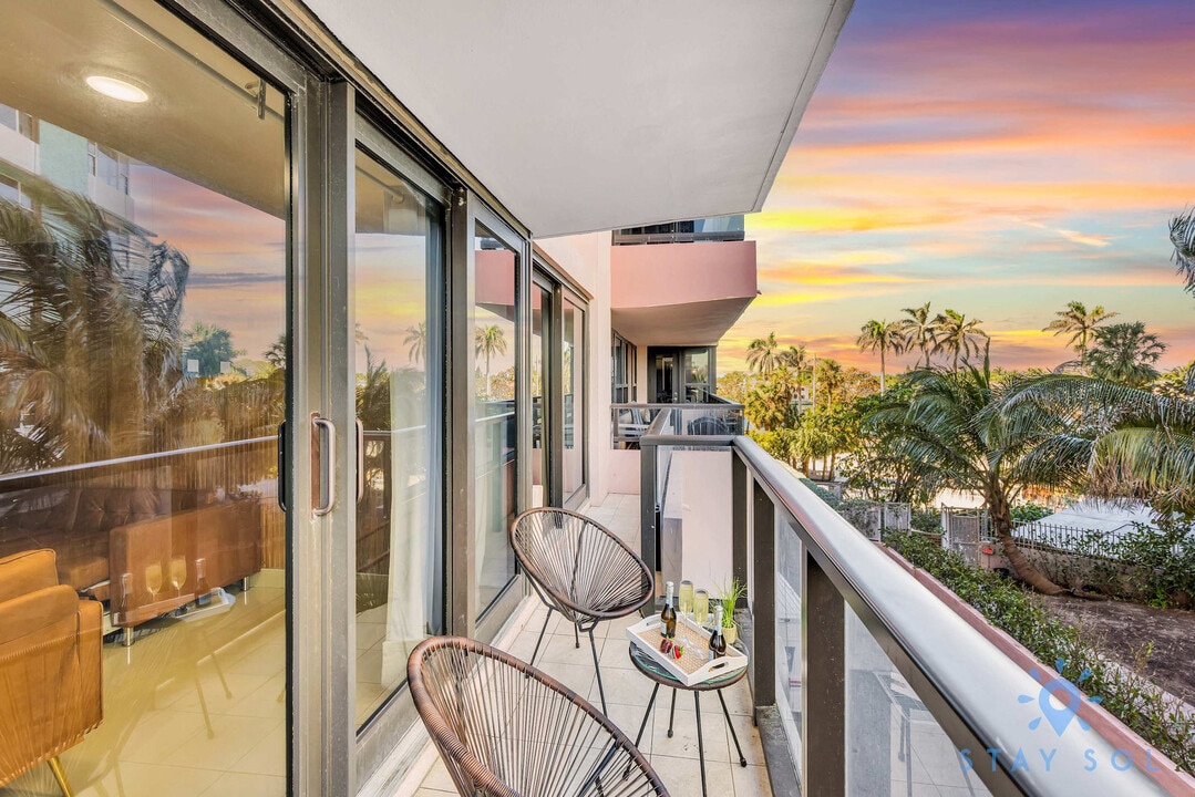 5225 Collins Ave in Miami, FL - Building Photo
