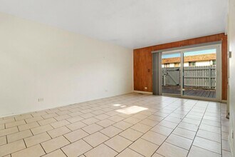 5625 Ct Leona in Hanover Park, IL - Building Photo - Building Photo