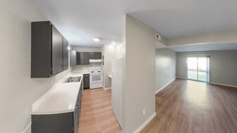 Woodhaven Oaks in Fort Wayne, IN - Building Photo