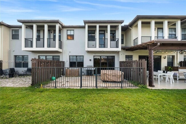 6005 NW 104th Path in Medley, FL - Building Photo - Building Photo