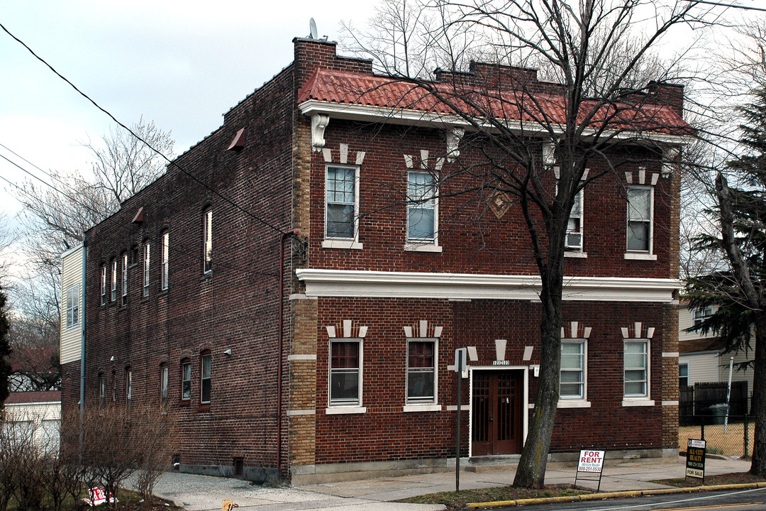 121 Linden Ave in Roselle, NJ - Building Photo