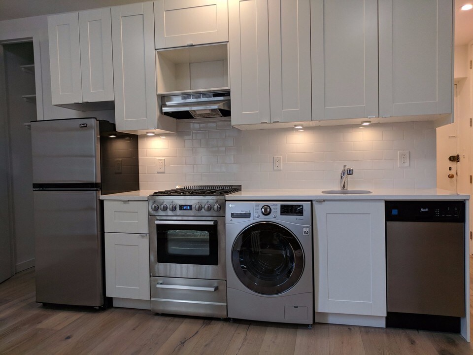 517 E 77th St-Unit -2K in New York, NY - Foto de edificio