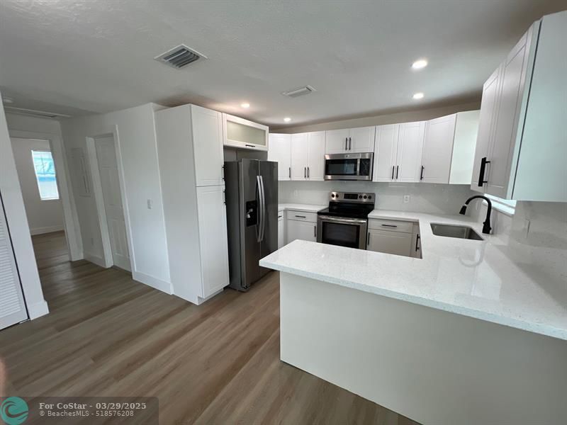 10540 NW 28th Ave in Miami, FL - Building Photo