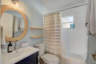 212 SW 1st Ave in Delray Beach, FL - Foto de edificio - Building Photo