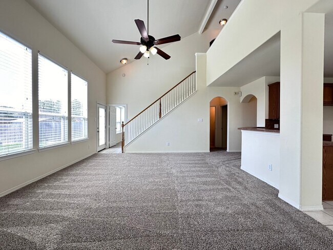 2211 Highland Crossing Dr