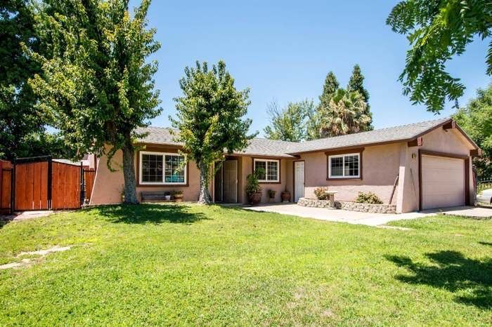 4257 N Forestiere Ave in Fresno, CA - Building Photo