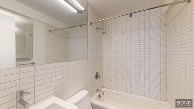 222 E 39th St in New York, NY - Building Photo - Building Photo