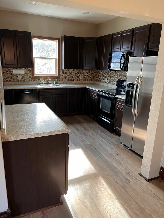 property at 805 E 4th Ave