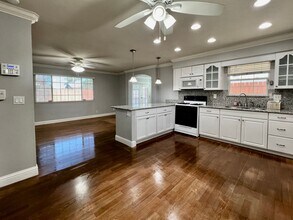 1014 Greenwood Ave in Sanger, CA - Building Photo - Building Photo