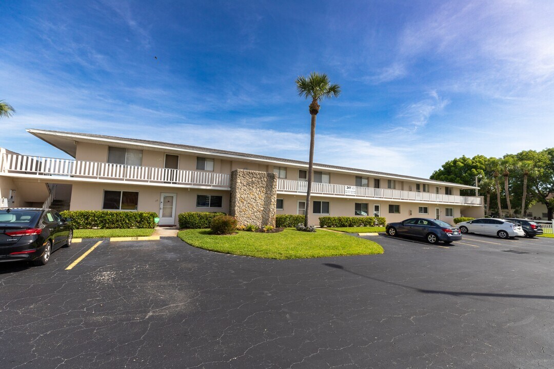 341 Joel Blvd in Lehigh Acres, FL - Building Photo