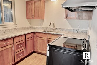 855 E 9th St in Medford, OR - Building Photo - Building Photo