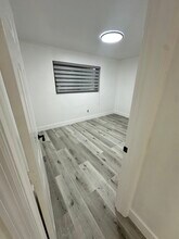 1174 W 3rd Ave in Hialeah, FL - Foto de edificio - Building Photo