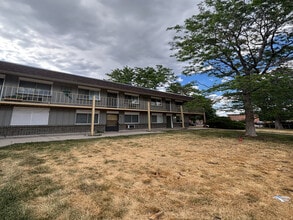 Copperwood Apartments in Lakewood, CO - Building Photo - Building Photo