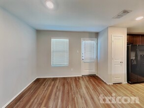 908 Lady Bird St, Unit 103 in Ennis, TX - Building Photo - Building Photo