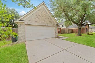 3909 Greenwood Dr in Pearland, TX - Building Photo - Building Photo