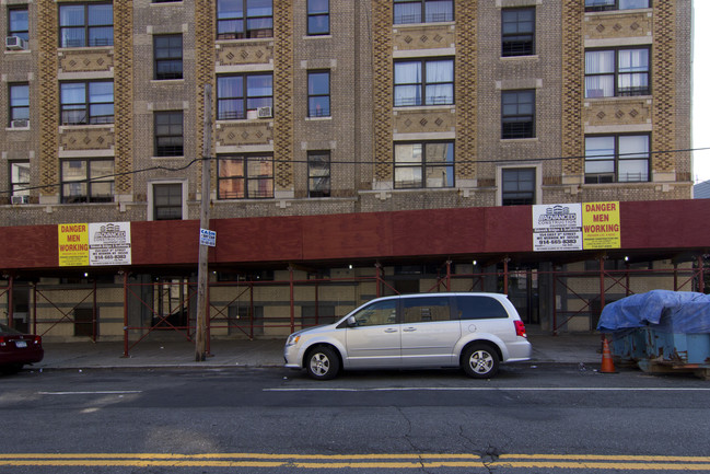 1170 W Farms Rd in Bronx, NY - Building Photo - Building Photo