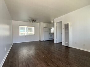 2000 Carnegie Ln, Unit C in Redondo Beach, CA - Building Photo - Building Photo