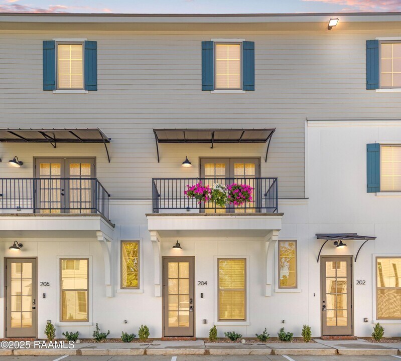 204 Steiner Oaks in Lafayette, LA - Building Photo