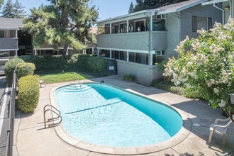 Eastwood Gardens in Chico, CA - Foto de edificio - Building Photo
