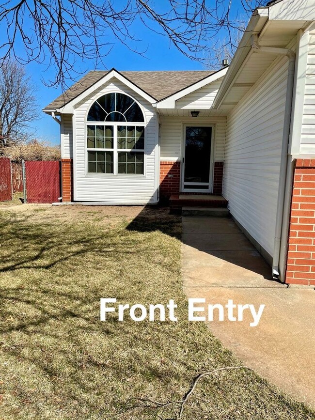 720 Deerfield Cir in Valley Center, KS - Building Photo - Building Photo