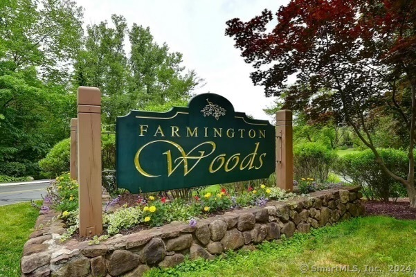 2 Twin Oak Ct, Unit 2 Twin Oac Ct. in Avon, CT - Foto de edificio - Building Photo