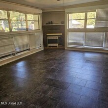 2083 Martin Rd in Summit, MS - Foto de edificio - Building Photo